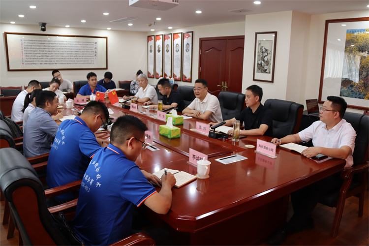 鄧華會見蒙牛集團(tuán)常溫營銷中心、成都天杰有機農(nóng)業(yè)發(fā)展有限公司相關(guān)負(fù)責(zé)人一行